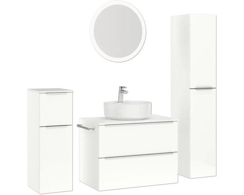 Badezimmerensemble mit Waschtisch, Aufsatzwaschbecken, Spiegelschrank und Hochschrank für ein helles, organisiertes Ambiente.