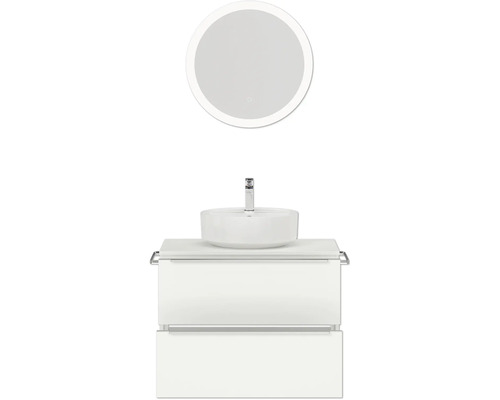 Badezimmer mit Waschtisch, Aufsatzwaschbecken, Armatur und rundem Spiegel mit Beleuchtung