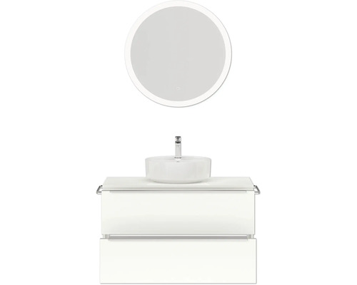 Badezimmer mit Waschtischunterschrank, Aufsatzwaschbecken und rundem Spiegel mit Beleuchtung