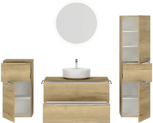 Badezimmerensemble mit Waschtisch, Spiegel und Schränken in Holzoptik