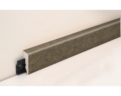 Sockelleiste mit Befestigungsclip an der Wand