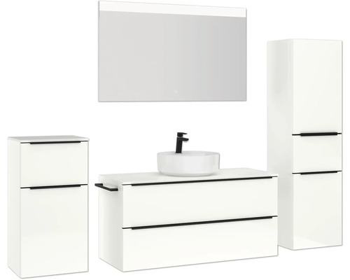 Badezimmer mit Waschtisch, Spiegel, Aufsatzwaschbecken und Hochschrank