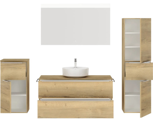 Badezimmerensemble mit Waschtisch, Spiegel und Schränken in Holzoptik