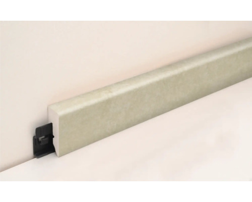 Sockelleiste aus Kunststoff mit Befestigungsclip