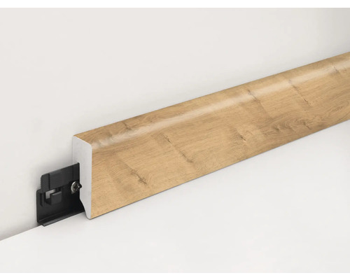 Sockelleiste mit Clipbefestigung an der Wand