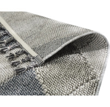 Detailansicht eines Teppichs mit Fransen