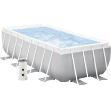 Rechteckiger Pool mit Wasser und Filterpumpe