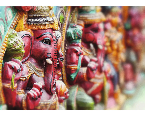 Reihe geschnitzter Ganesh Figuren aus Holz