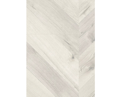 Helle Holzbodenverlegung im Fischgrätmuster