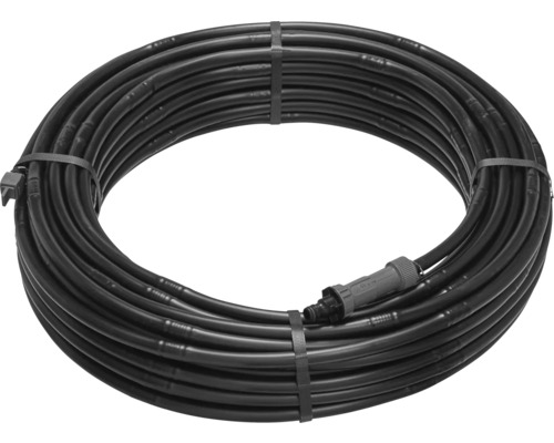 Tropfschlauch aufgerollt mit Anschlussstück für die Gartenbewässerung