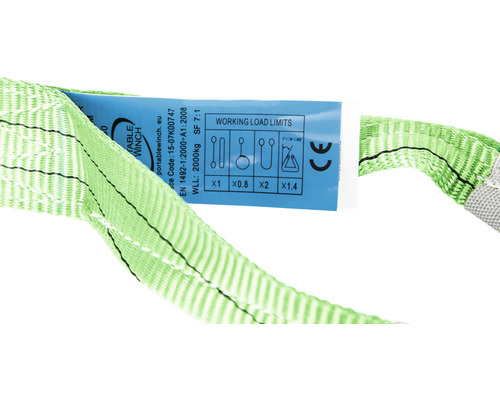 Etikett an einem Hebegurt mit Angaben zu Arbeitslastgrenzen und CE Kennzeichnung