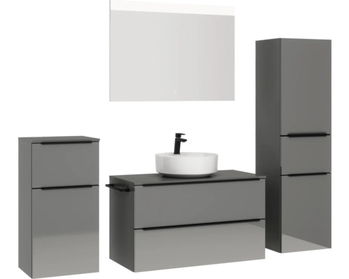 Badezimmerensemble mit Waschtisch, Spiegel, Waschbecken und Schränken