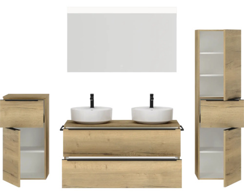 Badezimmer mit Waschtischunterschrank, zwei Aufsatzwaschbecken, Spiegelschrank und Hochschrank