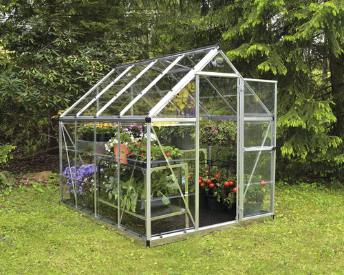 Gewächshaus Harmony 6x8 Polycarbonatplatten 0,7 mm inkl. Fundamentrahmen Aluminium Gewächshaus mit Pflanzen im Garten.