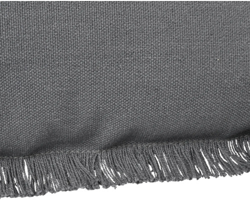 Grauer Teppich mit Fransen