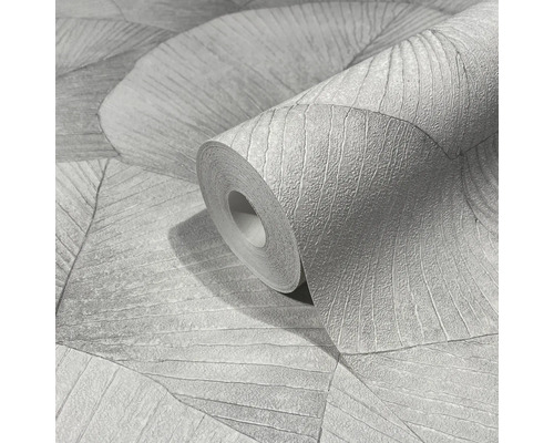 Eine Rolle Tapete mit Blätter Muster.