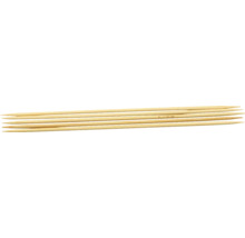 Sechs Stricknadeln aus Holz