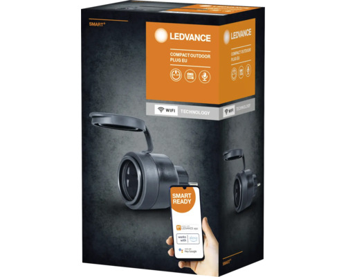 Ledvance Smart+ Kompaktsteckdose für den Außenbereich in Produktverpackung mit Smartphone-App