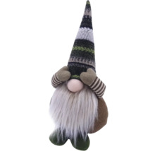Dekofigur als Zwerg mit gestrickter Mütze und Bart