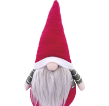 Weihnachtlicher Zwerg mit langem Bart und roter Mütze als Dekoration