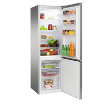 Geöffneter Kühlschrank mit Lebensmitteln