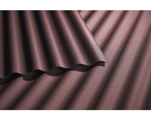 Nahaufnahme von Bitumenwellplatten für die Dacheindeckung