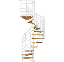 Wendeltreppe mit Metallgeländer und Holzstufen