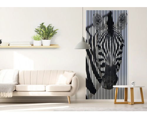 Wohnzimmer mit Sofa, Beistelltisch und Zebra-Wandbild