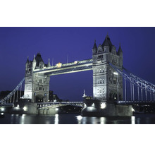 Beleuchtete Tower Bridge in London bei Nacht