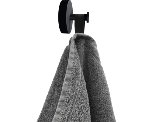 Handtuchhalter mit aufgehängtem Handtuch