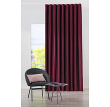 Zimmer mit Vorhang, Stuhl und Tisch