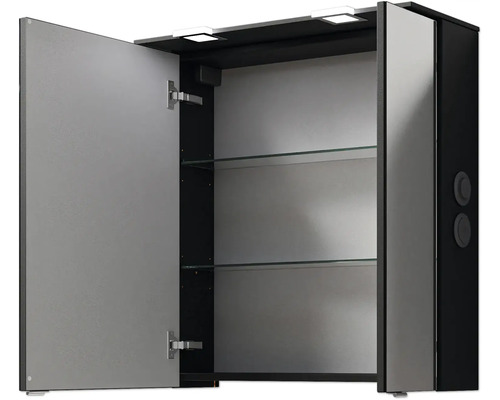 Geöffneter Spiegelschrank mit Beleuchtung und Glasböden