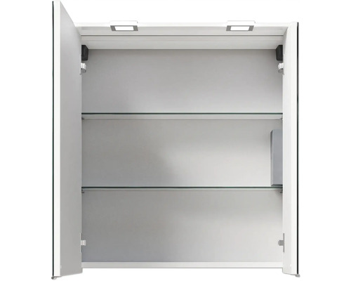 Geöffneter Spiegelschrank mit Glasablagen und Beleuchtung