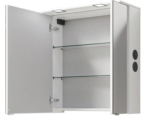 Geöffneter Spiegelschrank mit Glasablagen