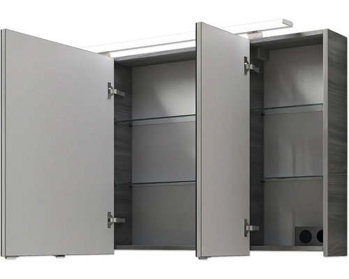 Geöffneter Spiegelschrank mit Glasböden und Beleuchtung