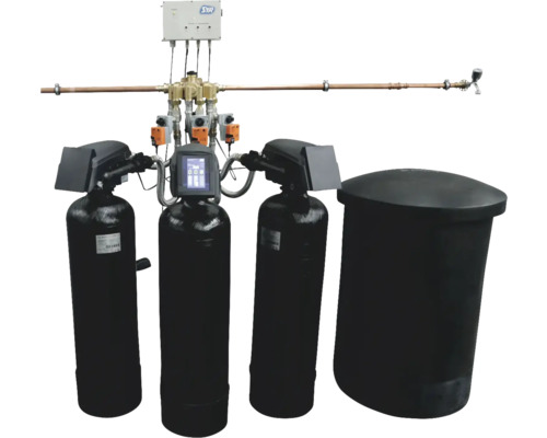 Dreifachenthärtungsanlage SYR LEX 1500 Connect Dreifach LEX T2 1500.00.025 SYR Wasseraufbereitungsanlage mit mehreren Tanks, Rohren und elektronischer Steuerung