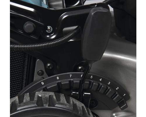 Detailaufnahme einer Rasenmäher-Höhenverstellung mit den Stufen eins bis neun.