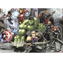 Illustration der Avengers-Superheldengruppe vor einer Stadtkulisse