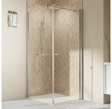 Eckdusche mit Brausegarnitur im Badezimmer