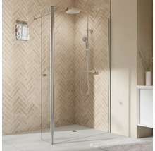 Begehbare Dusche mit Glaswänden und Armaturen im Badezimmer