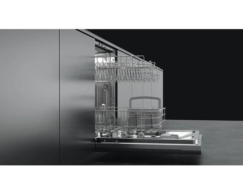 Offener Geschirrspüler mit Geschirrkörben