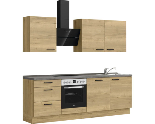 Moderne Küche mit Küchenschränken, Dunstabzugshaube, Herd und Spüle.