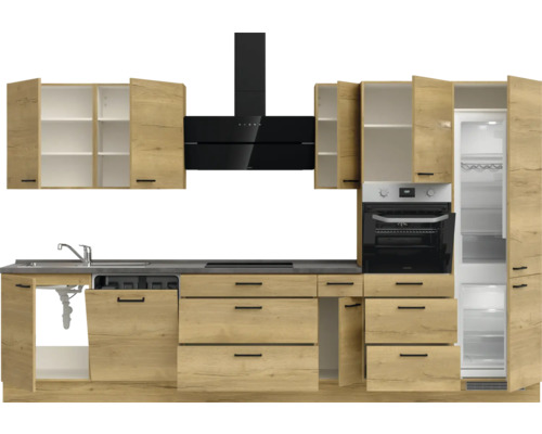 Küchenzeile mit Spüle, Geschirrspüler, Kochfeld, Backofen, Dunstabzugshaube, Hängeschränken und Kühlschrank
