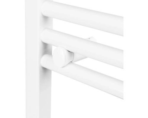 Detailansicht eines weißen Handtuchwärmers mit horizontalen Heizrohren