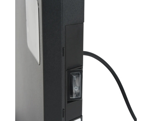 Detailansicht eines schwarzen Geräts mit Netzschalter und Stromkabel