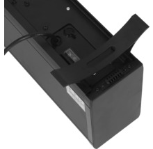 Rückseite eines schwarzen elektronischen Geräts mit Kabel, Schalter und Halterung