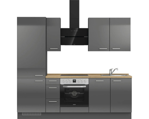 Komplette graue Küche mit Schränken, Dunstabzugshaube, Spüle und Herd