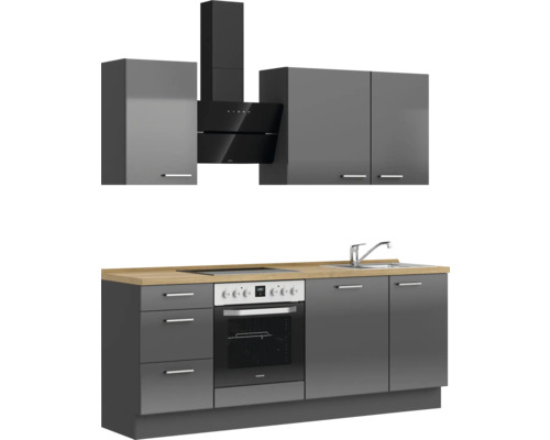Komplette Küchenzeile mit Spüle, Herd, Dunstabzugshaube und Schränken