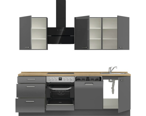 Komplette Küchenzeile mit Hängeschränken, Dunstabzugshaube, Spüle, Herd und Geschirrspüler.