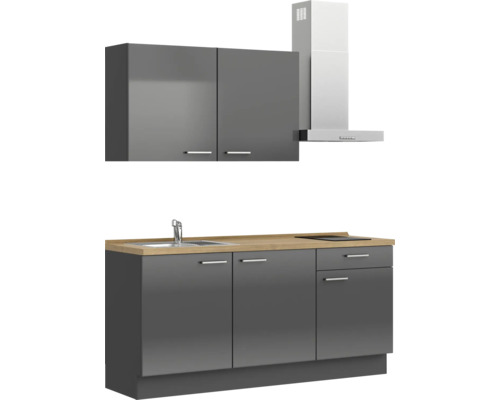 Küchenzeile mit Spüle, Kochfeld und Dunstabzugshaube